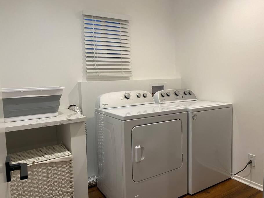 Located In The Heart Of The West Side Appartamento *