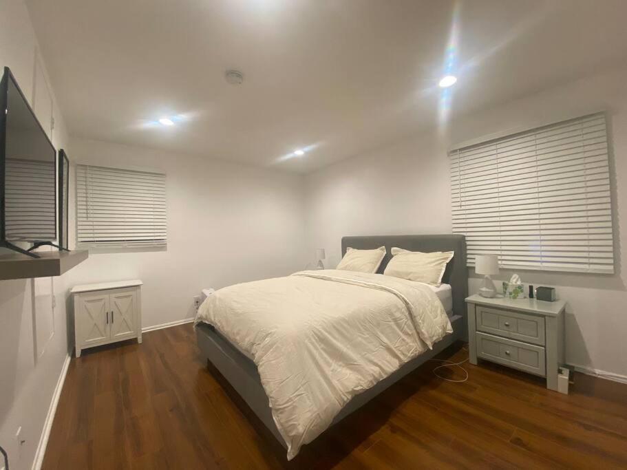 Located In The Heart Of The West Side Appartamento